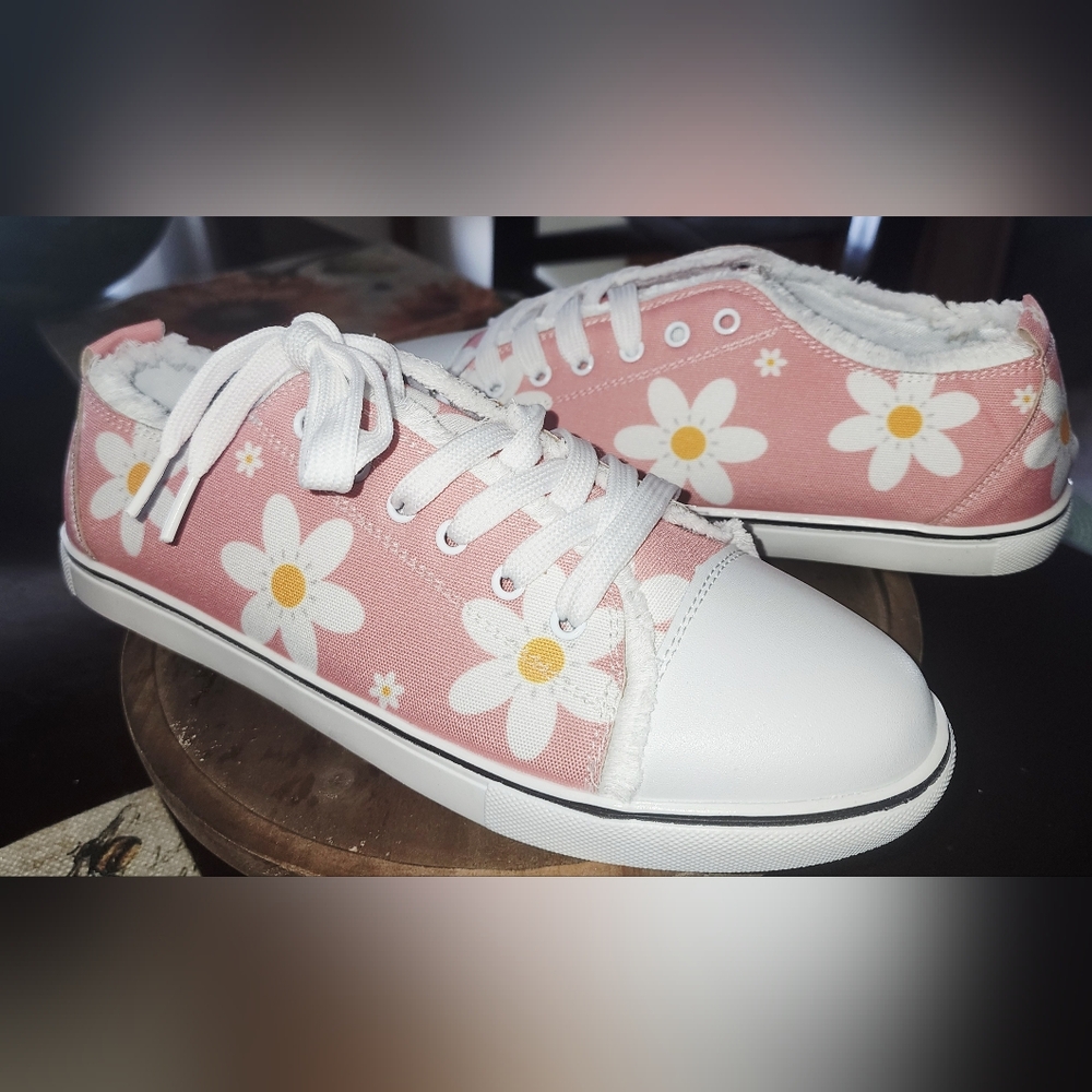 Floral Pink Canvas Sneakers. New!! Size 10